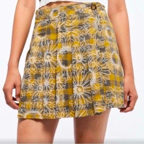 Urban Outfitters Yellow and Green Floral Pleated Skater Mini Skirt - Picture 9 of 9